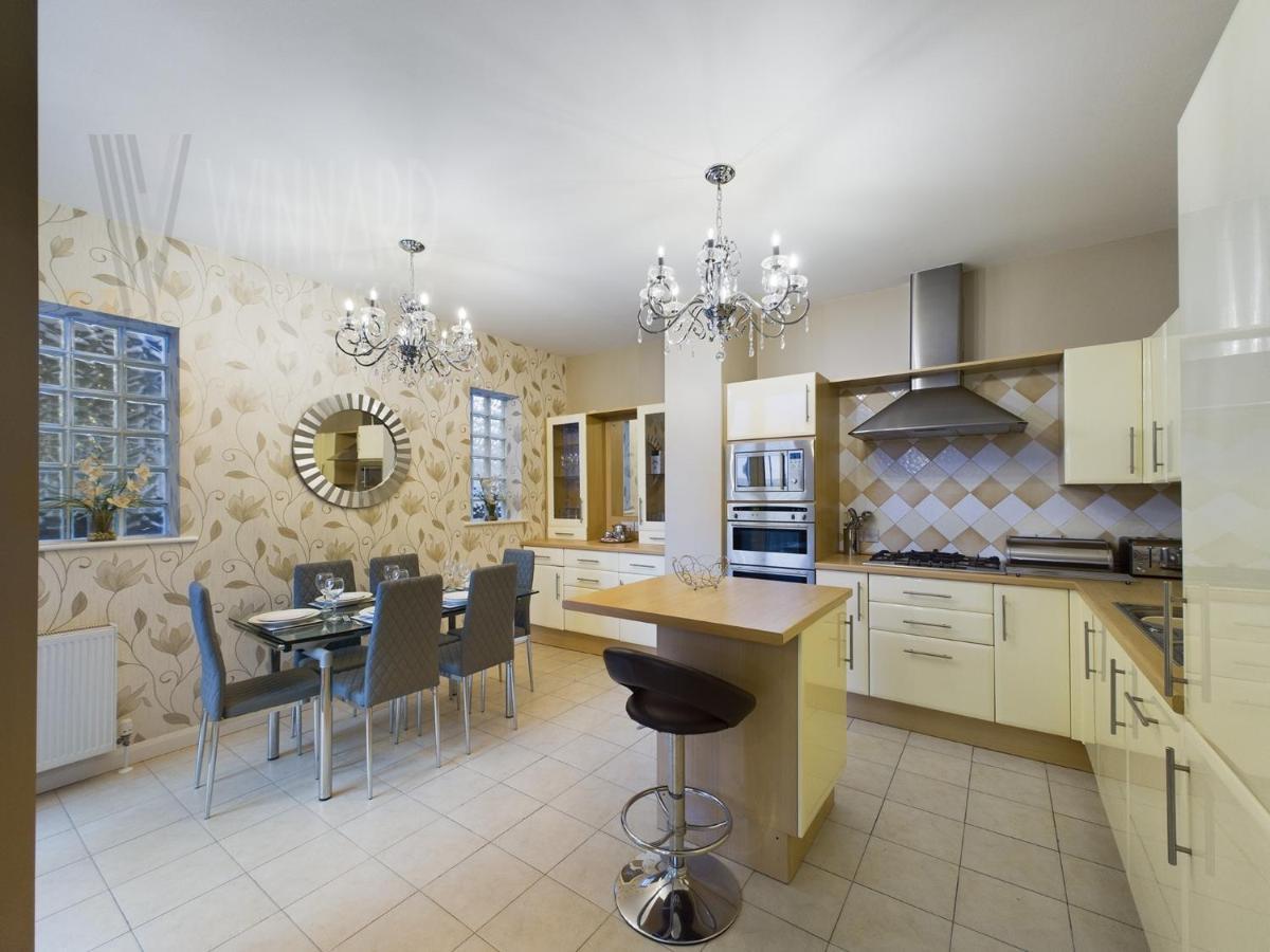 The House, Luxury *
